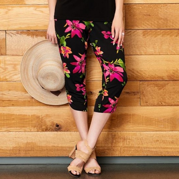 Regular Liquid Knit Crop Pants with Ruching Detail - Picture 4 of 4